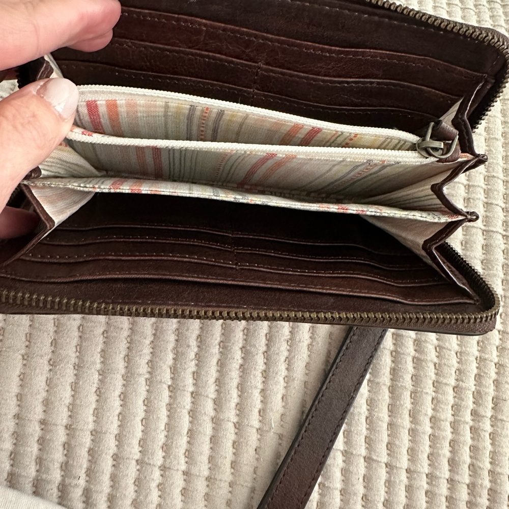 Ariat Brown and Red Patterned Wallet with wristlet strap - Picture 5 of 5